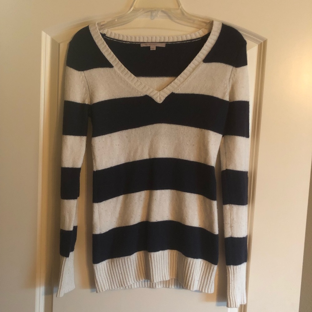 GAP Cream and Navy V-neck Striped Sweater size XS